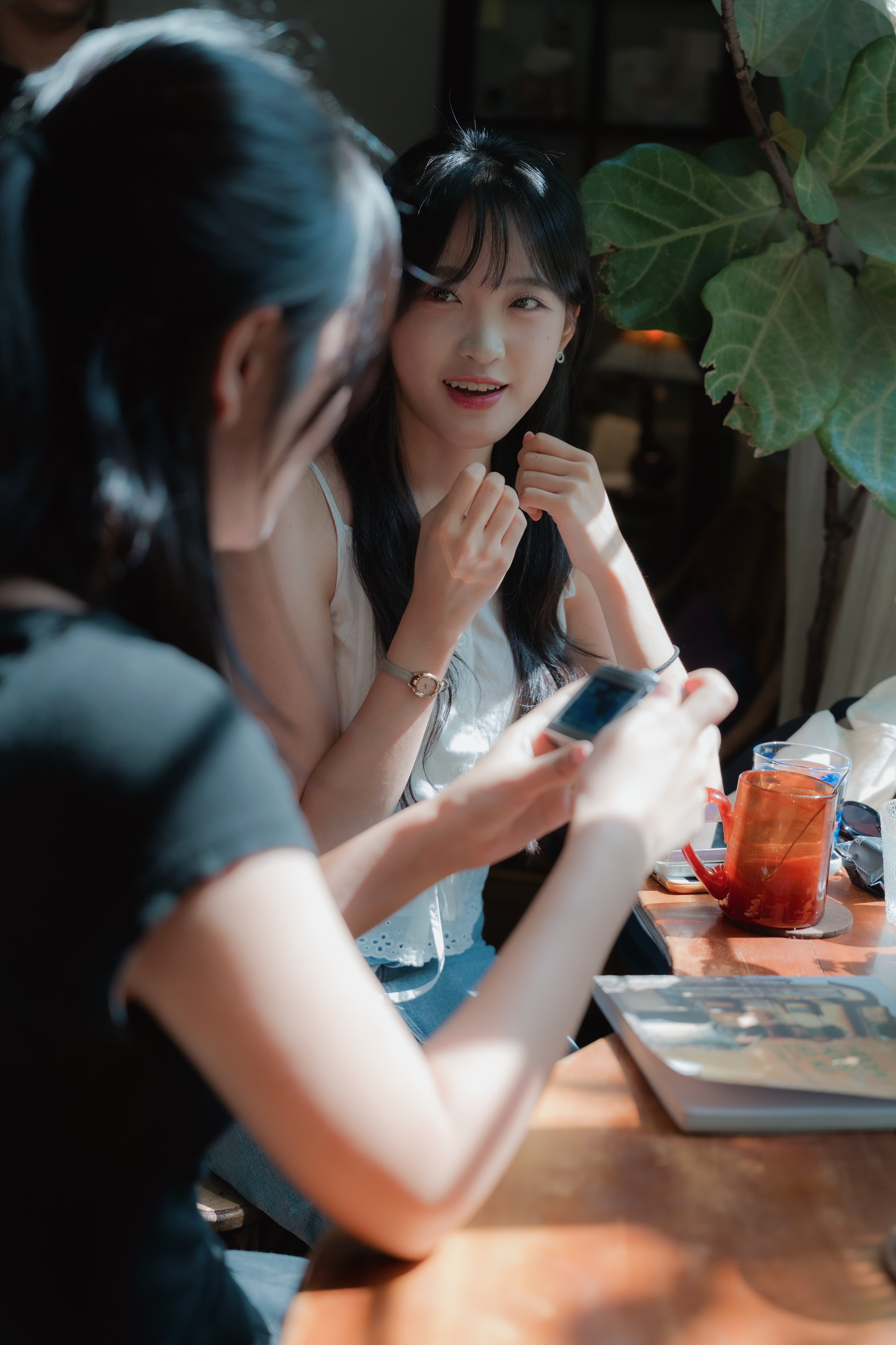 Khoảnh khắc bên bàn