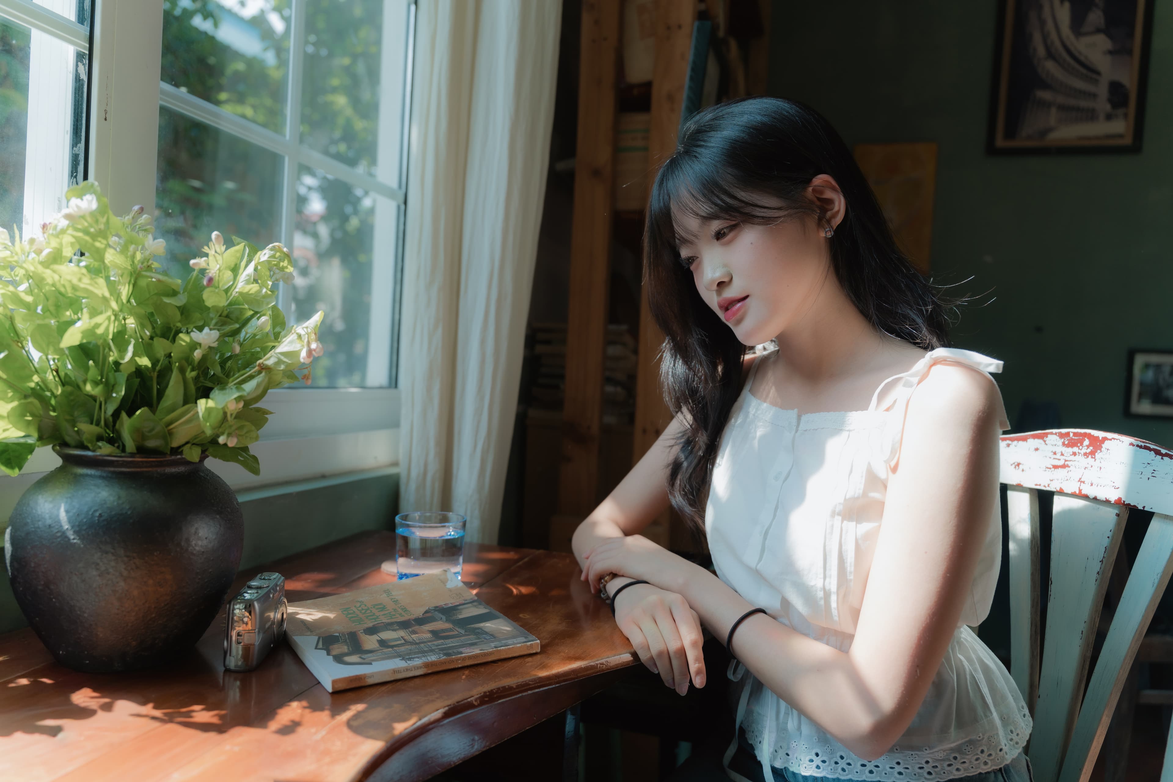 Nắng trên mặt bàn